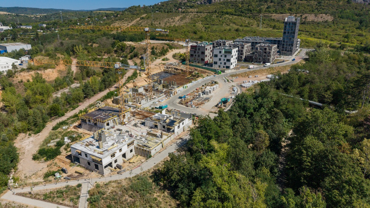 Průběh stavby - Srpen 2026 (1. a 2. etapa)